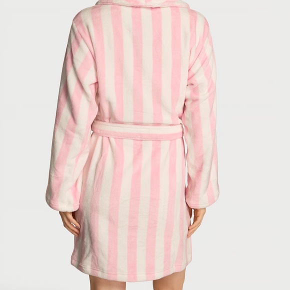 Victoria’s Secret 2025 Short Cozy Robe Plush Fleece Warm M/L Pink White Stripe - Picture 2 of 5